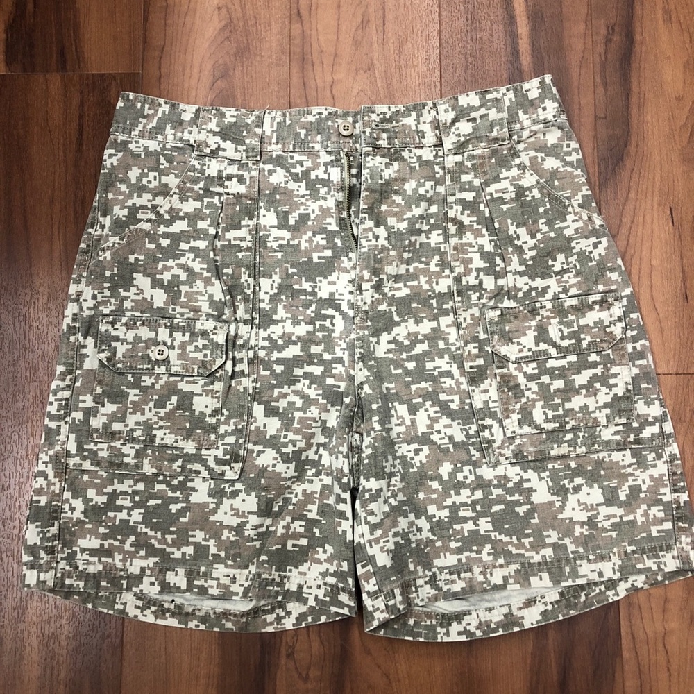 Cabelas Digital Camo Shorts